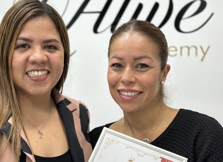 Curso de depilación con hilo en Majadahonda - Alive Academy